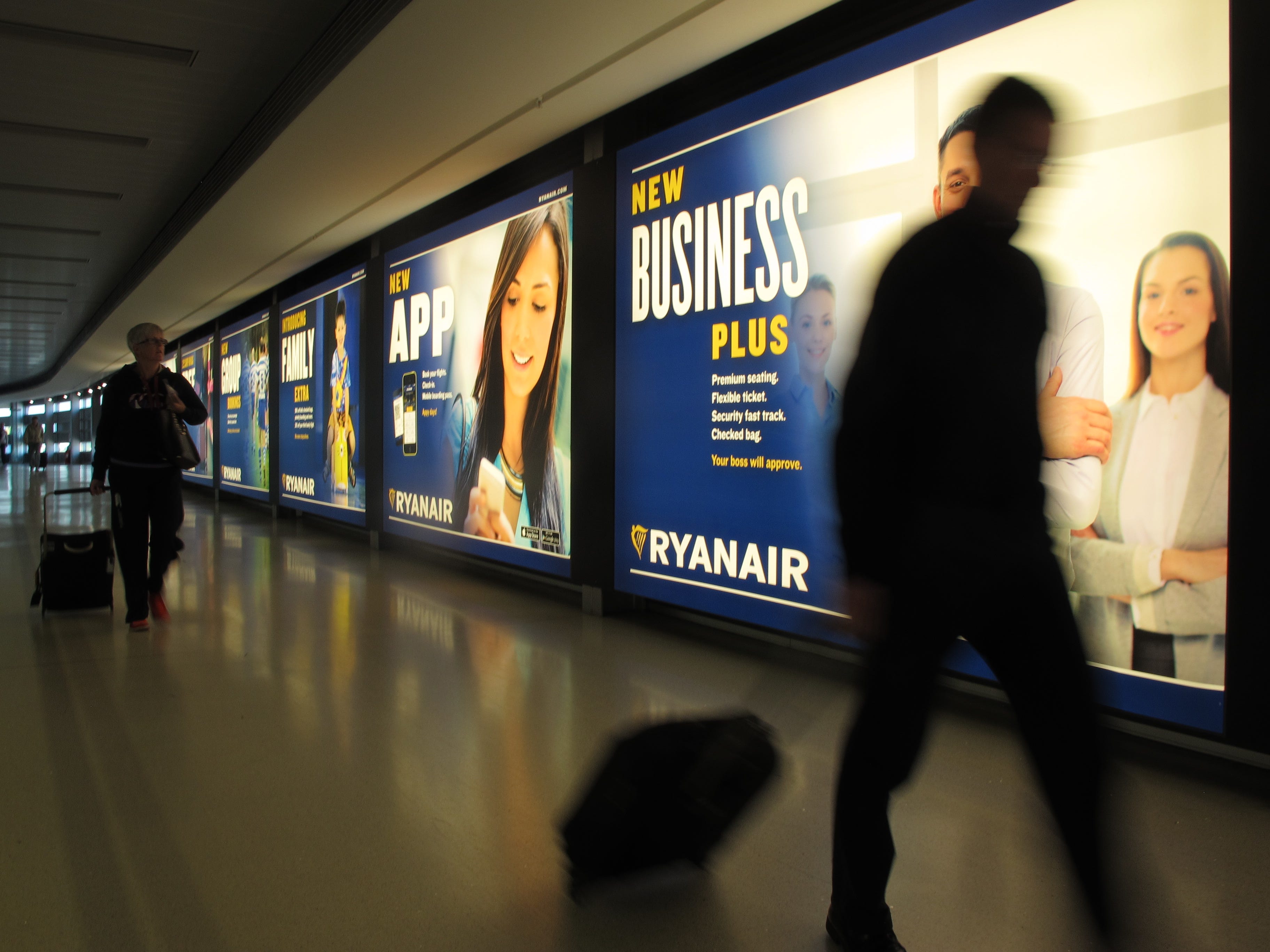 ryanair fast track luggage